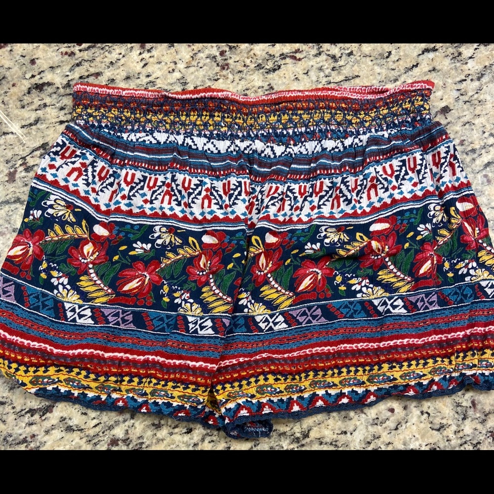 Shorts - Picture 2 of 4